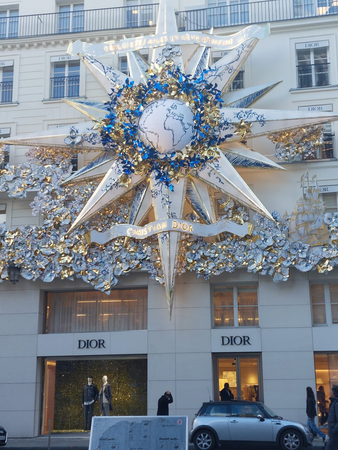 vitrine paris helpvoyageur