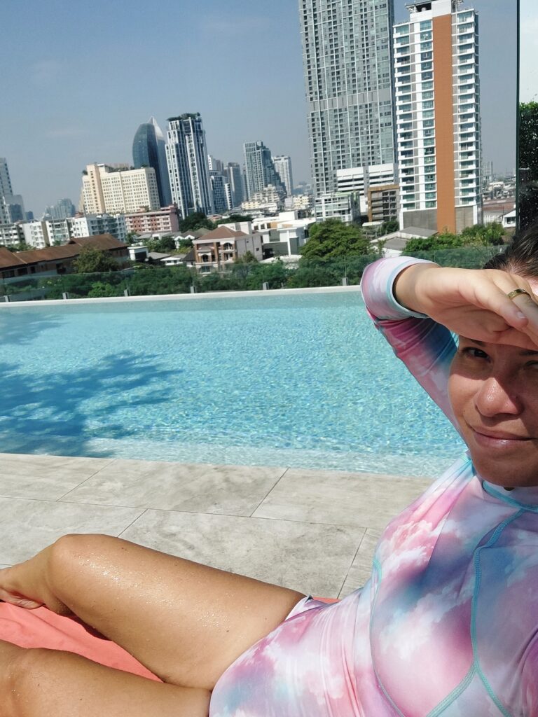 pool roof Thailand helpvoyageur